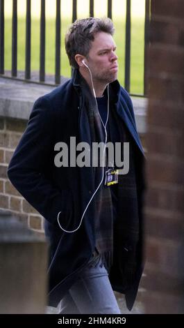 Londra, Regno Unito. 07th Feb 2022. Consigliere speciale al Cancelliere, LIAM STAND SMITH è visto arrivare a Downing Street . PM Boris Johnson è stato accusato di una serie di violazioni delle regole di blocco, con alcuni parlamentari che chiedono le sue dimissioni. Photo credit: Ben Cawthra/Sipa USA **NO UK SALES** Credit: Sipa USA/Alamy Live News Foto Stock