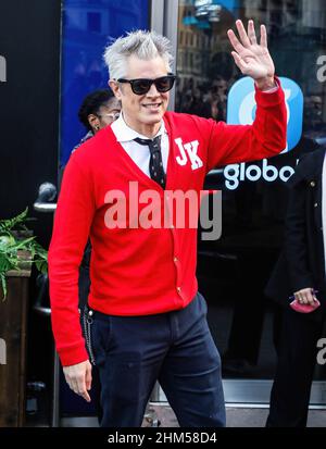 Londra, Regno Unito. 07th Feb 2022. La stella di Jackass Forever Johnny Knoxville è visto lasciare gli studi radiofonici globali a Londra. Credit: SOPA Images Limited/Alamy Live News Foto Stock