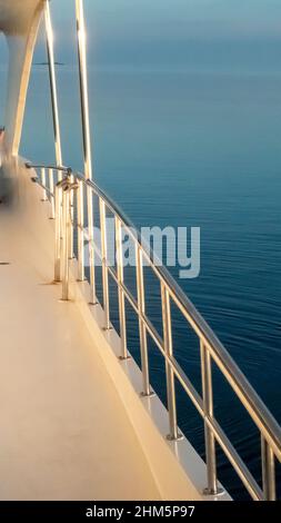 Dettaglio di vacanza in barca da crociera nelle Maldive in tempo calmo Foto Stock