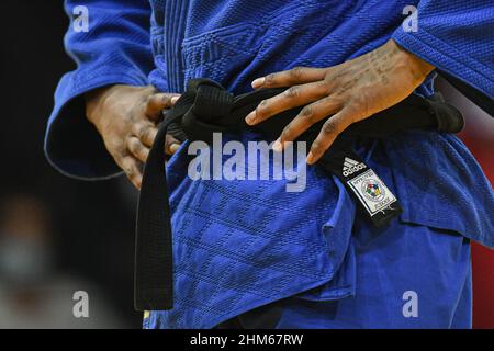 L'immagine mostra un combattente judoka/judo (cintura nera) con il suo judogi/kimono blu durante il Paris Grand Slam 2022, IJF World JudoTour il 6 febbraio 2022 presso l'Accor Arena di Parigi, Francia - Foto: Victor Joly/DPPI/LiveMedia Foto Stock