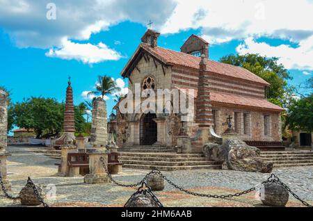 Chiesa di San Stanislao nel villaggio di Altos de Chavón . Casa de campo Resort and Villas, la Romana, Repubblica Dominicana. Gennaio 12, 2022. Foto Stock