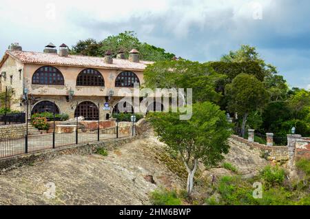 Ristorante Altos de Chavón la Piazzetta. Casa de campo Resort and Villas, la Romana, Repubblica Dominicana. Gennaio 12, 2022. Villaggio di Altos de Chavón. Foto Stock