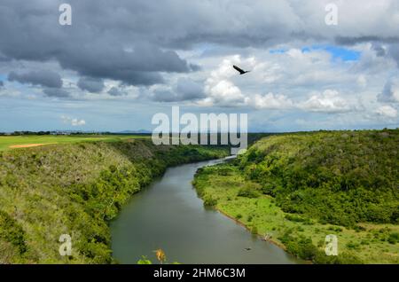 Casa de campo Resort and Villas, la Romana, Repubblica Dominicana. Gennaio 12, 2022. Fiume Chavon al villaggio di Altos de Chavón. Foto Stock