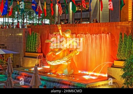 Statua di Prometheus Prometheus Sculpture, Rockefeller Center, New York Foto Stock