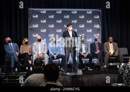 Peter o’Reilly, Executive Vice President, Club Business & League Events, National Football League, parla durante una conferenza stampa di benvenuto della NFL Super Bowl LVI Foto Stock