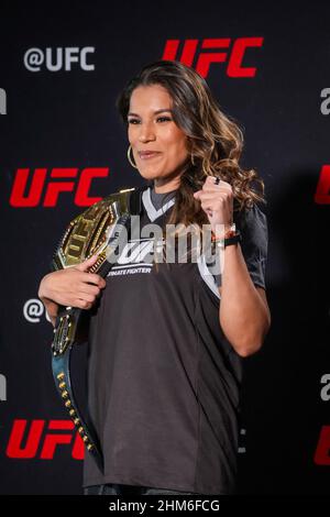 LAS VEGAS, NV - FEBBRAIO 7: Julianna Peña incontra la stampa per discutere la prossima stagione di TUF su ESPN+ a UFC Apex per UFC - The Ultimate Fighter - Stagione 30 il 7 febbraio 2022 a Las Vegas, Stati Uniti. (Foto di Louis Grasse/PxImages) Credit: PX Images/Alamy Live News Foto Stock