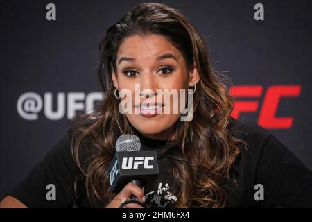 LAS VEGAS, NV - FEBBRAIO 7: Julianna Peña incontra la stampa per discutere la prossima stagione di TUF su ESPN+ a UFC Apex per UFC - The Ultimate Fighter - Stagione 30 il 7 febbraio 2022 a Las Vegas, Stati Uniti. (Foto di Louis Grasse/PxImages) Credit: PX Images/Alamy Live News Foto Stock