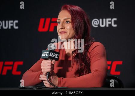 LAS VEGAS, NV - 7 FEBBRAIO: Claire Guthrie incontra la stampa per discutere la prossima stagione di TUF su ESPN+ a UFC Apex per UFC - The Ultimate Fighter - Stagione 30 il 7 febbraio 2022, a Las Vegas, Stati Uniti. (Foto di Louis Grasse/PxImages) Credit: PX Images/Alamy Live News Foto Stock