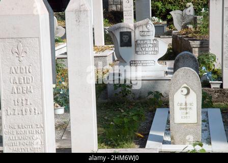 Cimitero di Pravoslavno groblje, Mostar, Bosnia ed Erzegovina. Foto Stock