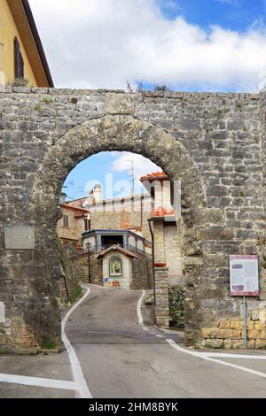 Via Martiri di Civitella, scorcio di Civitella in Val di Chiana, Toscana, Italia, Europa Foto Stock