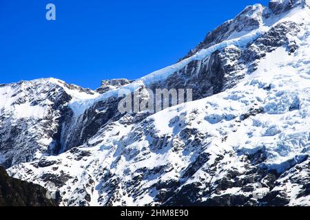 Scenario alpino dell'icefield sulla cima del nevoso Monte Sefton, Alpi meridionali, Nuova Zelanda Foto Stock