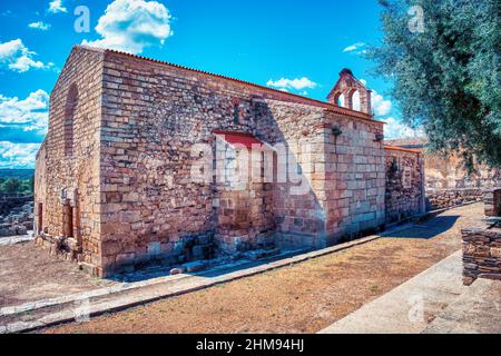 Cattedrale cattolica medievale smantellata e sito archeologico di scavo, villaggio di Idanha-a-Velha, Serra da Estrela, Beira alta, Portogallo Foto Stock