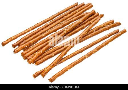 Pila di bastoncini di pretzel salati isolati su sfondo bianco Foto Stock