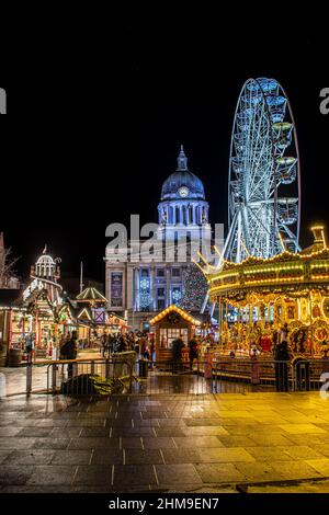 Mercato di Natale di Old Market Square a Nottingham, dicembre 2021 Foto Stock