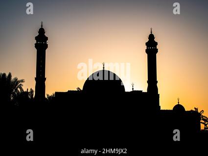 Tramonto sulla Grande Moschea, Bahrain Foto Stock