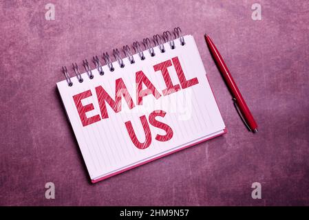 Didascalia concettuale inviaci un'e-mail. Business Concept inviare un messaggio commerciale a un gruppo di mostrare utilizzando mail nuovo contratto firma Home piani di assicurazione Foto Stock