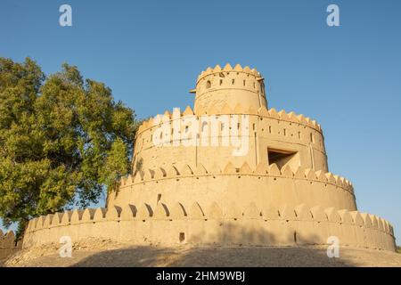 Il Forte di Jahili è stato fondato nel 1891 intorno all'Oasi di al-Jahili per la protezione dei coltivatori di palme ad al Ain, Abu Dhabi Foto Stock