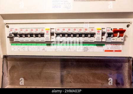 RCD dispositivo di sicurezza sensibile che disattiva automaticamente l'elettricità in caso di guasto. Foto Stock
