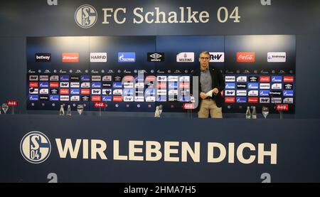 Città di Gelsenkirchen, Germania. 08th Feb, 2022. Primo: 08.02.2022 Fuvuball, 2.Bundesliga, stagione 2021/2022, FC Schalke 04 - media talks, PK, conferenza stampa Peter Knv §bel. Ti ringraziamo: dpa/Alamy Live News Foto Stock