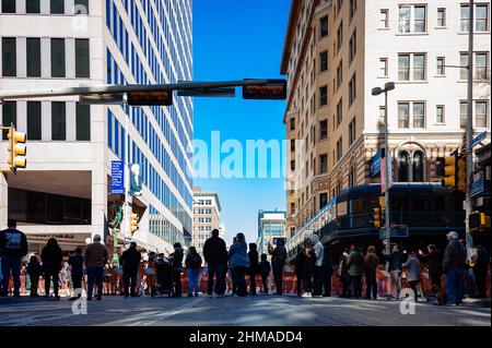 sfilata spettatori guardando il rodeo di san antonio 2022 bestiame drive Foto Stock