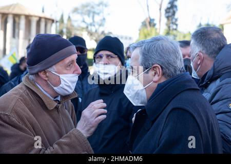 Roma, Italia. 08th Feb 2022. Sit-in organizzato da NCC e autisti turistici in Piazza della bocca della Verità a Roma (Foto di Matteo Nardone/Pacific Press/Sipa USA) Credit: Sipa USA/Alamy Live News Foto Stock