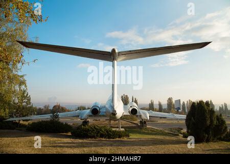 Monumento dell'aereo tu-134 all'ingresso dell'aeroporto di Chisinau Foto Stock