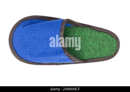 Le pantofole in feltro sono di colore blu-verde. Isolato su sfondo bianco. Primo piano. Foto Stock