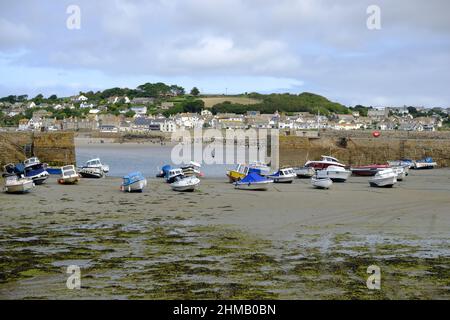 Marazion, Regno Unito - Agosto 2018: La città di Marazion, vista dal porto dell'isola di St Michael Foto Stock