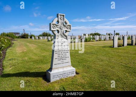 Memoriale agli uffici e agli uomini di HMS Malaya uccisi nella battaglia di Jutland (31st maggio 1916) Lyness Naval Cemetery, Lyness, Isola di Hoy, Orkney, Scozia, REGNO UNITO Foto Stock