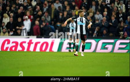 Kieran Trippier di Newcastle United di fronte alla pubblicità Castrol Edge durante la partita della Premier League al St James' Park, Newcastle. Data immagine: Martedì 8 febbraio 2022. Foto Stock