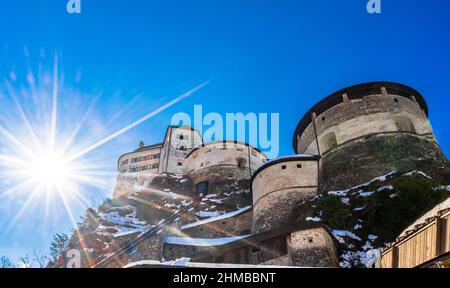 La Fortezza di Kufstein nel paesaggio invernale, Tirolo, Austria Foto Stock