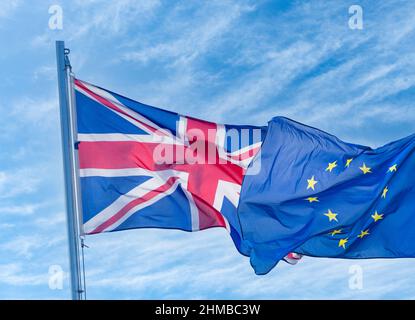 UE, bandiera dell'Unione europea e bandiera del Regno Unito, Regno Unito Foto Stock