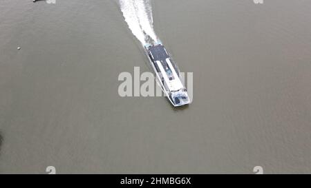 Uber barca sul fiume Tamigi drone vista aerea Foto Stock