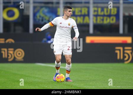 Milano, Italia. 08th Feb 2022. Gianluca Mancini di AS Roma durante la partita di Coppa Italia tra FC Internazionale e AS Roma allo Stadio San Siro di Milano il 8 febbraio 2022. Credit: Giuseppe Maffia/Alamy Live News Foto Stock