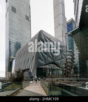 Il Bloomberg Building di Shed, progettato da Diller Scofidio + Renfro, è uno spazio iconico con guscio esterno mobile per prestazioni su larga scala, installazione Foto Stock