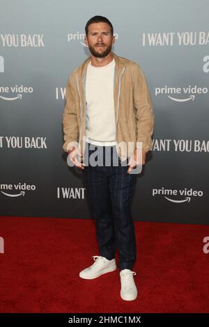 Los Angeles, CA. 8th Feb 2022. Scott Eastwood a prime VideoÕs i want you Back Drive-in Los Angeles Premiere A FILA DTLA a Los Angeles, California il 8 febbraio 2022. Credit: Faye Sadou/Media Punch/Alamy Live News Foto Stock