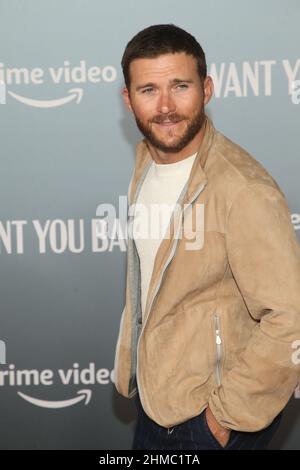 Los Angeles, CA. 8th Feb 2022. Scott Eastwood a prime VideoÕs i want you Back Drive-in Los Angeles Premiere A FILA DTLA a Los Angeles, California il 8 febbraio 2022. Credit: Faye Sadou/Media Punch/Alamy Live News Foto Stock