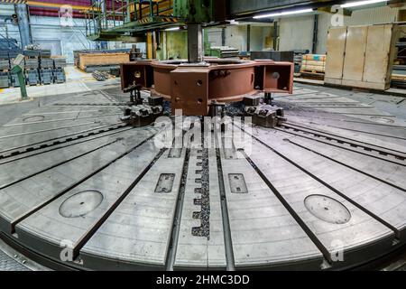 Meccanismo di tornio a tornio verticale utensile in impianto Foto Stock