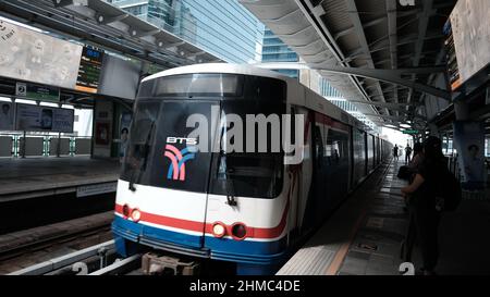 Stazione BTS Skytrain nella zona centrale di Bangkok Bangkok Thailandia Foto Stock