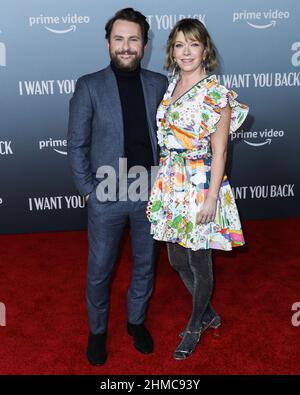 Los Angeles, Stati Uniti. 08th Feb 2022. LOS ANGELES, CALIFORNIA, USA - 08 FEBBRAIO: L'attore Charlie Day e la moglie/attrice Mary Elizabeth Ellis arrivano al Los Angeles Premiere di Amazon prime 'i Want You Back' tenuto a ROW DTLA il 8 febbraio 2022 a Los Angeles, California, Stati Uniti. (Foto di Xavier Collin/Image Press Agency) Credit: Image Press Agency/Alamy Live News Foto Stock