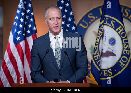 Washington DC, US, 08/02/2022, il rappresentante degli Stati Uniti Sean Patrick Maloney (democratico di New York) offre osservazioni durante una conferenza stampa al Campidoglio degli Stati Uniti a Washington, DC, USA, martedì 8 febbraio, 2022. Foto di Rod Lammey/CNP/ABACAPRESS.COM Foto Stock