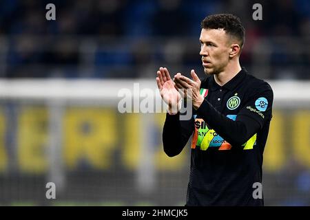 Milano, Italia. 08 febbraio 2022. Ivan Perisic del FC Internazionale gestures durante la partita di calcio Coppa Italia tra FC Internazionale e AS Roma. Credit: Nicolò campo/Alamy Live News Foto Stock