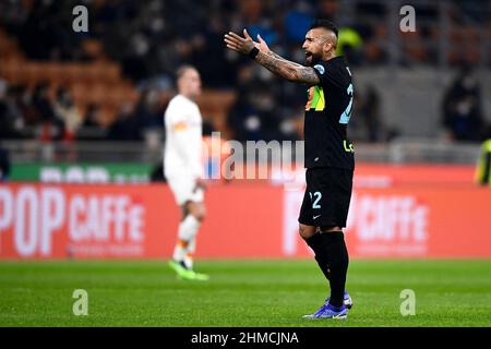 Milano, Italia. 08 febbraio 2022. Arturo Vidal del FC Internazionale festeggia durante la partita di calcio Coppa Italia tra FC Internazionale e AS Roma. Credit: Nicolò campo/Alamy Live News Foto Stock