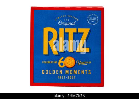 Box of Ritz in edizione limitata l'originale cracker, biscotti salati cracker che celebra 60 anni di momenti d'oro isolati su sfondo bianco Foto Stock