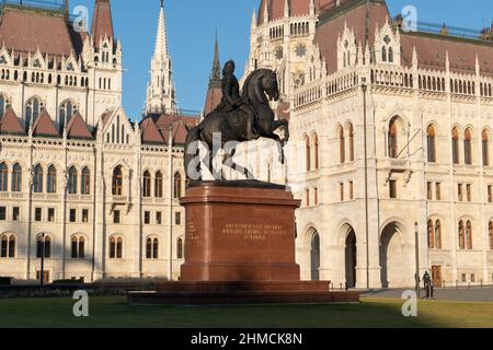 II. Statua equestre Rakoczi Ferenc in piazza Kossuth a Budapest, Ungheria Foto Stock