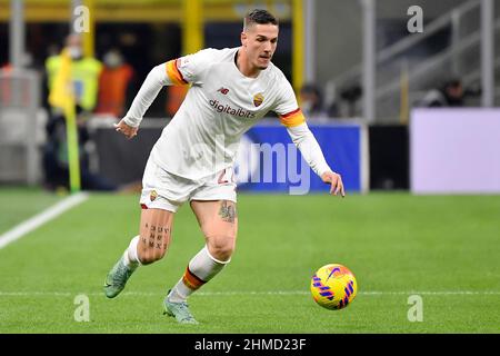 Milano, Italia. 08th Feb 2022. Nicolo Zaniolo di AS Roma in azione durante la partita di calcio finale della Coppa Italia tra FC Internazionale e AS Roma allo stadio San Siro di Milano (Italia), 8th febbraio 2021. Foto Andrea Staccioli/Insidefoto Credit: Ininsidefoto srl/Alamy Live News Foto Stock