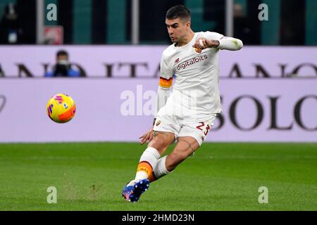 Milano, Italia. 08th Feb 2022. Gianluca Mancini di AS Roma in azione durante la partita di calcio finale della Coppa Italia tra FC Internazionale e AS Roma allo stadio San Siro di Milano (Italia), 8th febbraio 2021. Foto Andrea Staccioli/Insidefoto Credit: Ininsidefoto srl/Alamy Live News Foto Stock