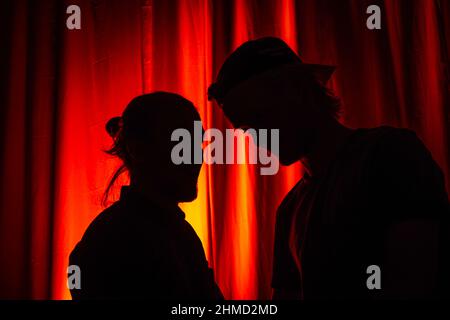 Due amici a parlare Foto Stock