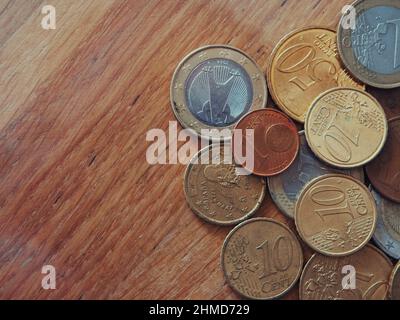 Un sacco di centesimi di euro di diverse denominazioni, un primo piano. Spazio per il testo. Foto Stock