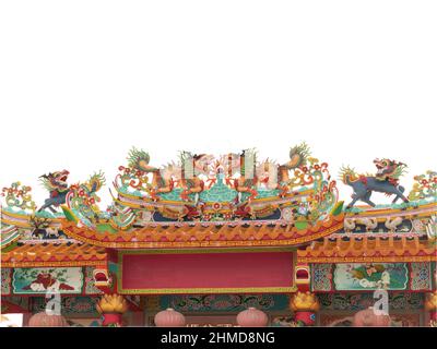 Bella statua unicorno cinese a testa di drago sul tetto del tempio. Kylin o Kirin sul tetto nel tempio cinese. Foto Stock